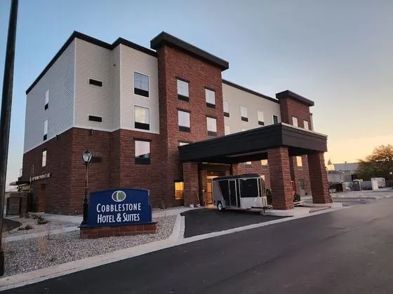 Cobblestone Hotel & Suites - De Pere