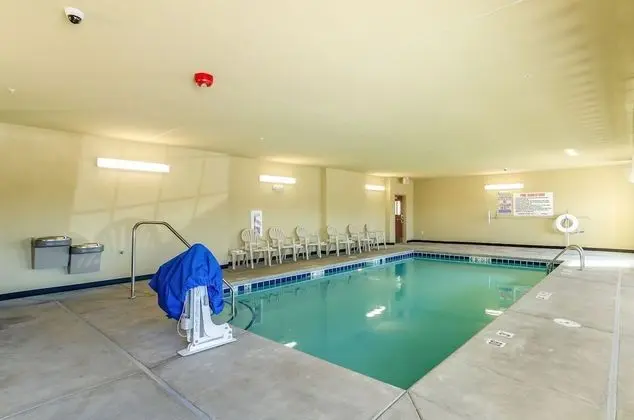 Cobblestone Hotel & Suites - Gering/Scottsbluff - Havuz