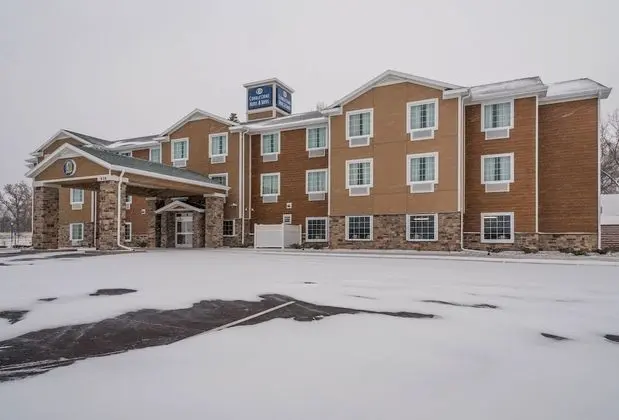 Cobblestone Hotel & Suites - Hutchinson
