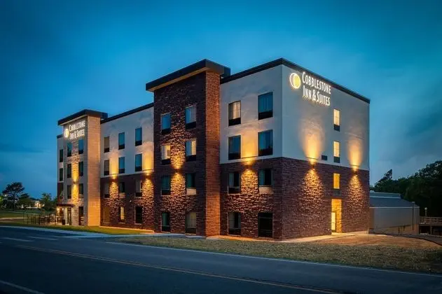Cobblestone Hotel & Suites - Mosinee