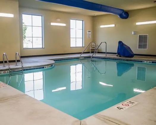 Cobblestone Hotel & Suites - Ottumwa - Havuz