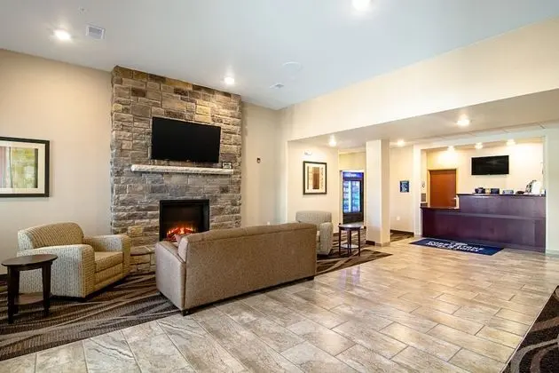 Cobblestone Hotel & Suites - Paxton - Lobi