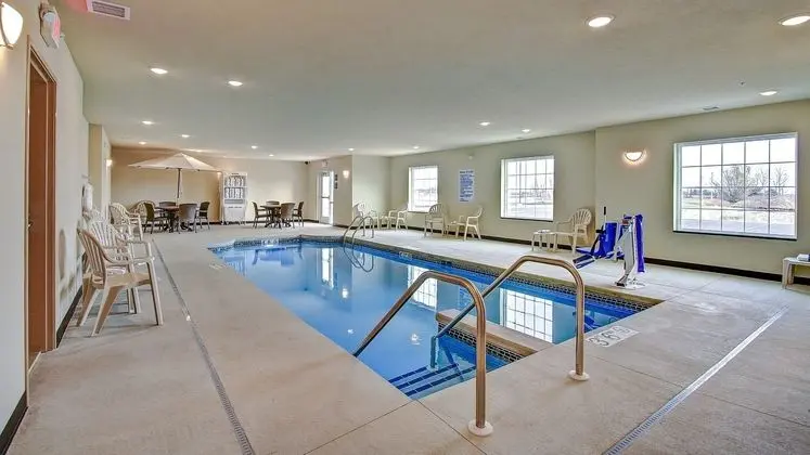 Cobblestone Hotel & Suites – Pulaski/Green Bay - Havuz