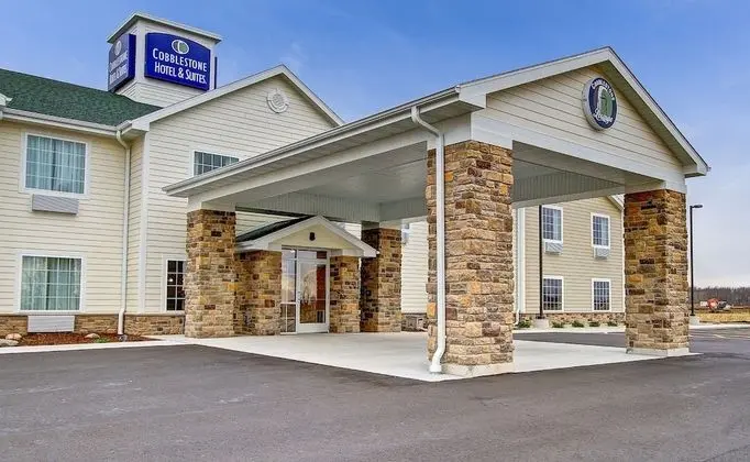 Cobblestone Hotel & Suites – Pulaski/Green Bay - 1