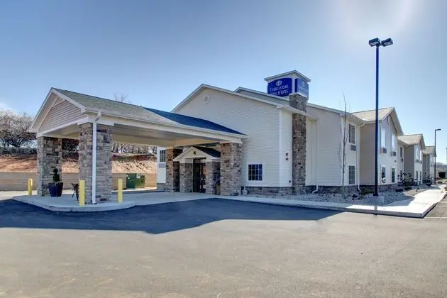 Cobblestone Hotel & Suites -- Salem, IN