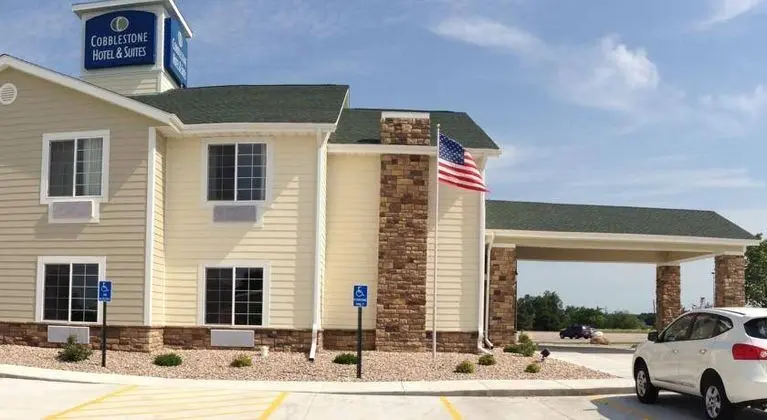 Cobblestone Hotel & Suites -- Seward, NE