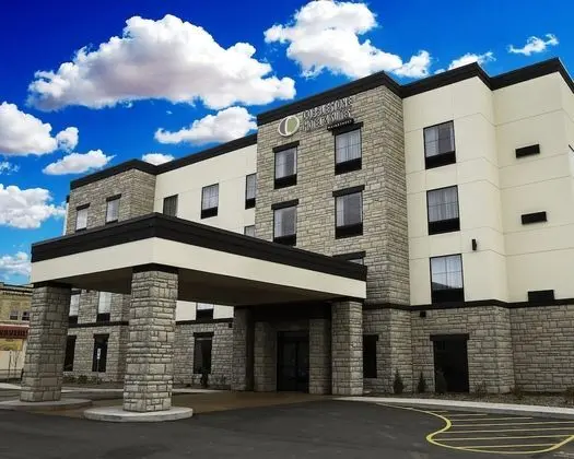 Cobblestone Hotel & Suites - Two Rivers