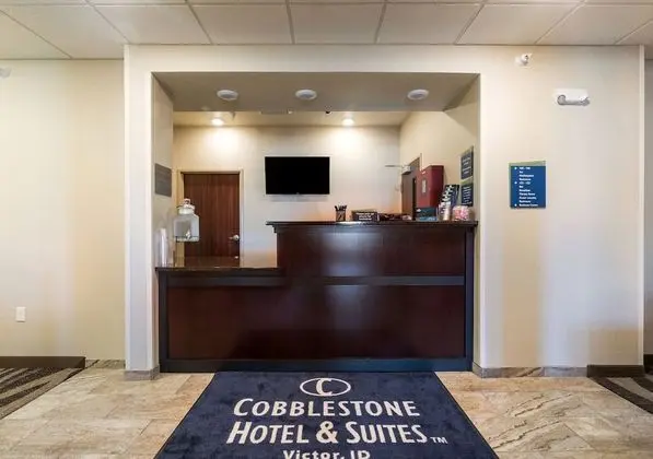 Cobblestone Hotel & Suites - Victor - Lobi