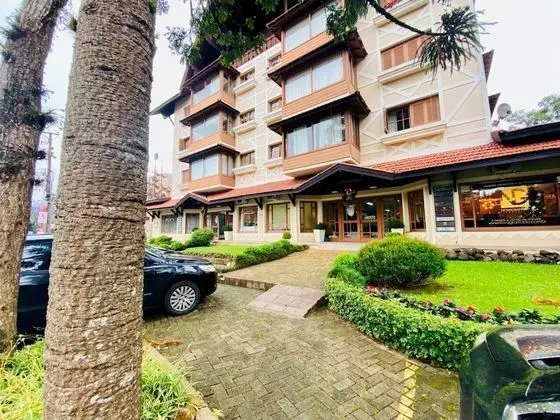 Cobertura ao Lado da Rua Torta  Gramado