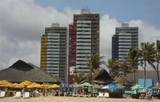 Cobertura vista mar com deck privativo