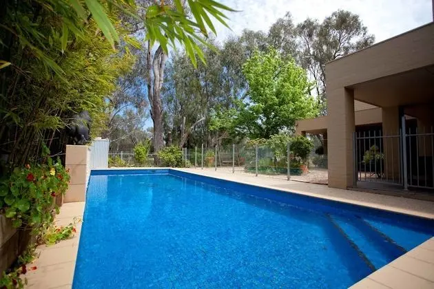 CocknBull Boutique Hotel
