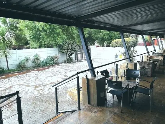 Cockpit Guesthouse - Dış Mekan