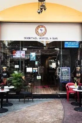 Cocktail Hostel & Bar Silom Bangkok - Öne Çıkan Resim