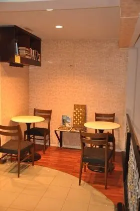 Cocktail Hostel & Bar Silom Bangkok - Yerinde Yemek