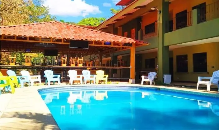 Hotel Coco Heights Condos - Havuz