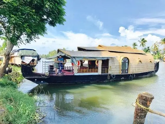 Coco HouseBoat