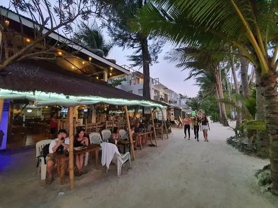 CocoLoco Boracay Beach Resort - Plaj