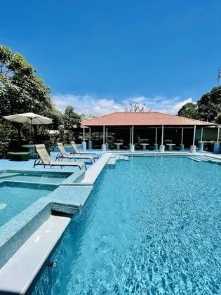 Cocomar Beachfront Hotel and Island Resort - Havuz