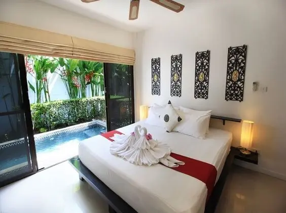 Coconut Grove Boutique Hotel
