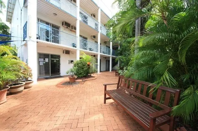 Coconut Grove Holiday Apartments - 1