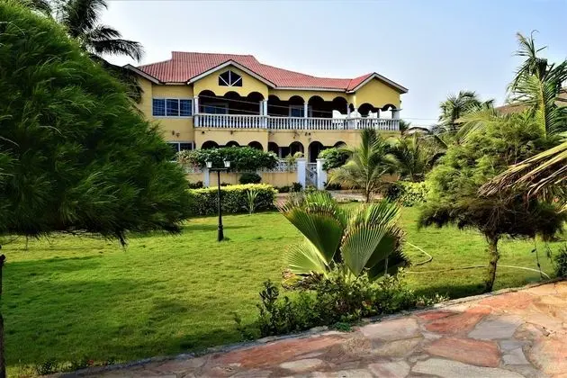 Coconut Pointe Villa & Beach Resort - Dış Mekan