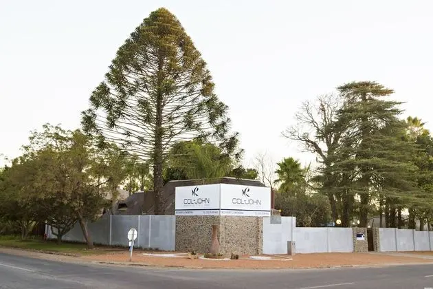 Col-John Hotel