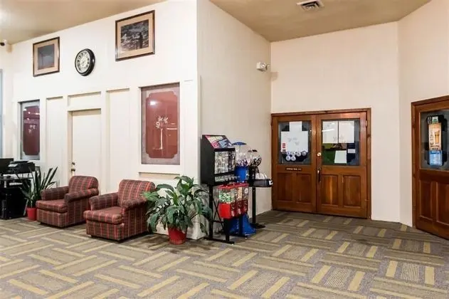 Colby Inn and Suites - Lobi