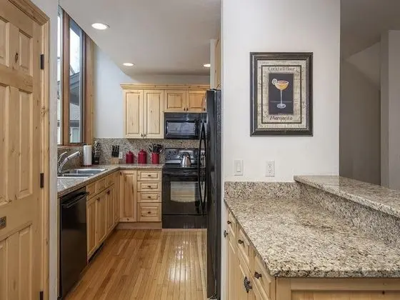 Coldstream Townhome 19 - Mutfak