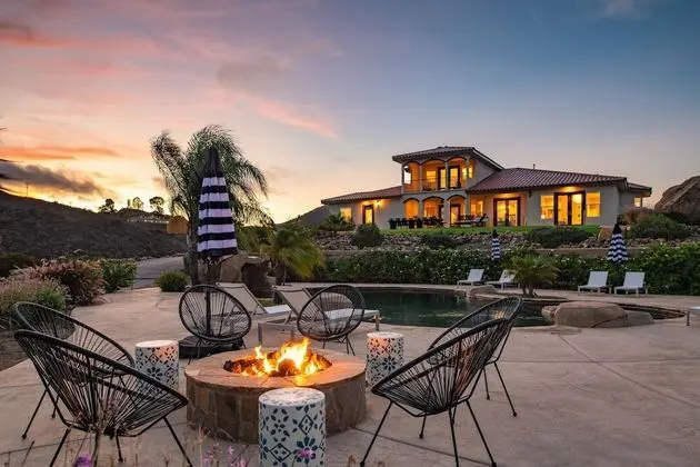 Colina by Avantstay Secluded Mountain Top Oasis w/ Pool, Hot Tub & Putting Green!