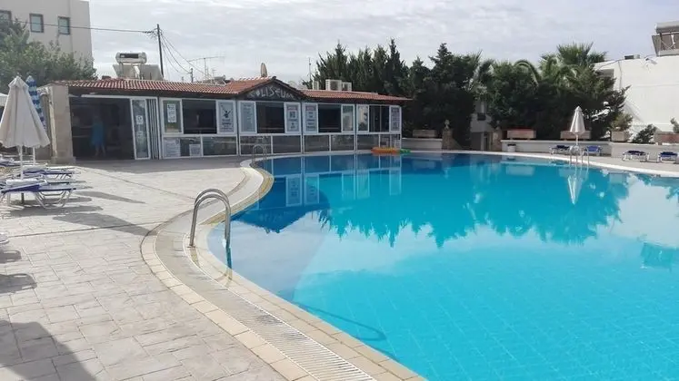 Coliseum Studios & Apartments - Yerinde Yemek