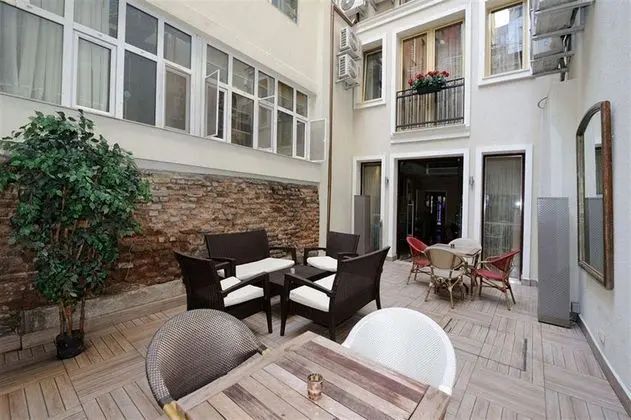 Collage Taksim Hotel