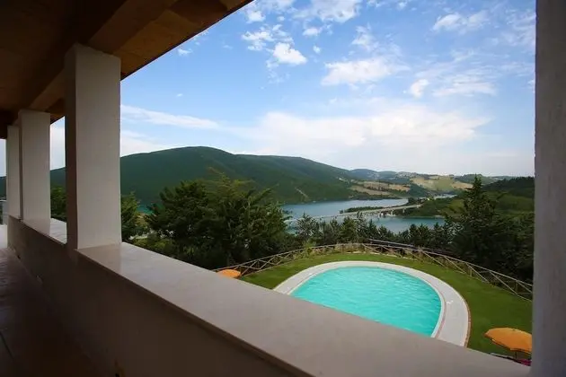 Colle Sul Lago