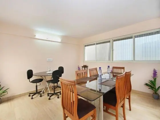 Collection O 2235 Oh My Rooms Indranagar - Yerinde Yemek
