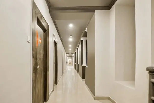 Collection O 30111 Hotel Everest - Lobi