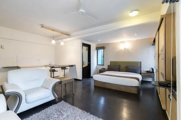 Collection O 47553 Oriental Residency