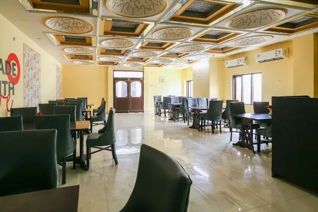 Collection O 50114 S R Grand Charbagh - Yerinde Yemek
