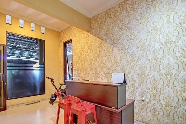 Collection O 91666 Meyli Guesthouse - Lobi