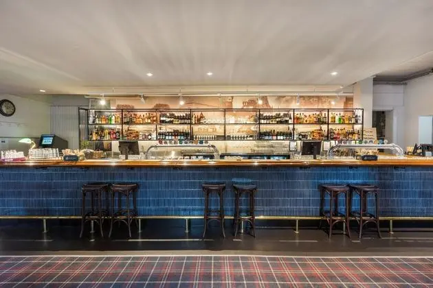 College Lawn Hotel - Hostel - Bar