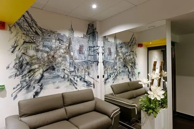 Colmar Hotel - Lobi