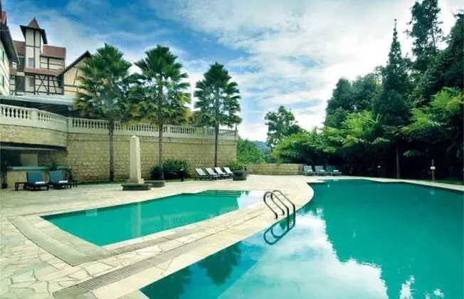 Colmar Tropicale French Theme Resort - Havuz