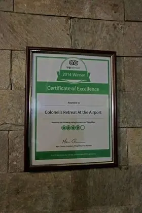 Colonel's Retreat At The Airport - İç Mekan