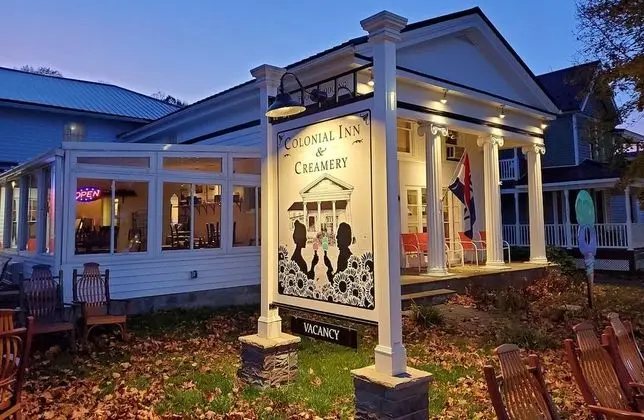 Colonial Inn & Creamery - Dış Mekan