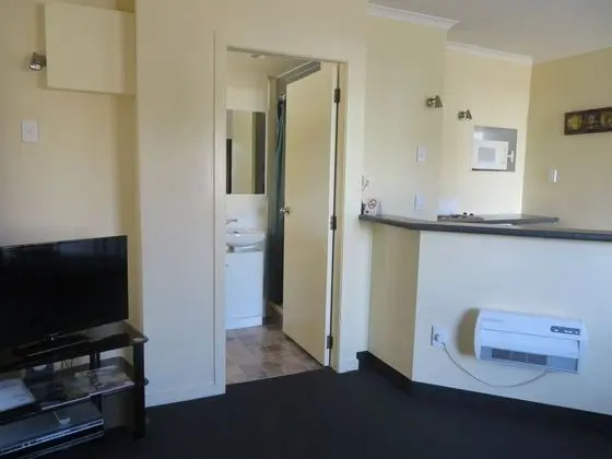 Colonial Motel
