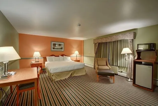 Colonial Motel