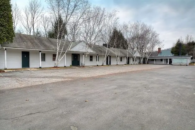 Colonial Motel