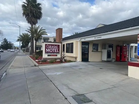 Colonial Motel