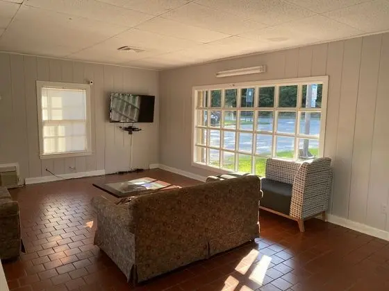 Colonial Manor Motel - Lobi