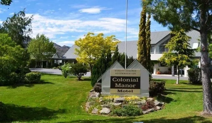 Colonial Manor Motel