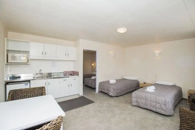 Colonial Motor Lodge