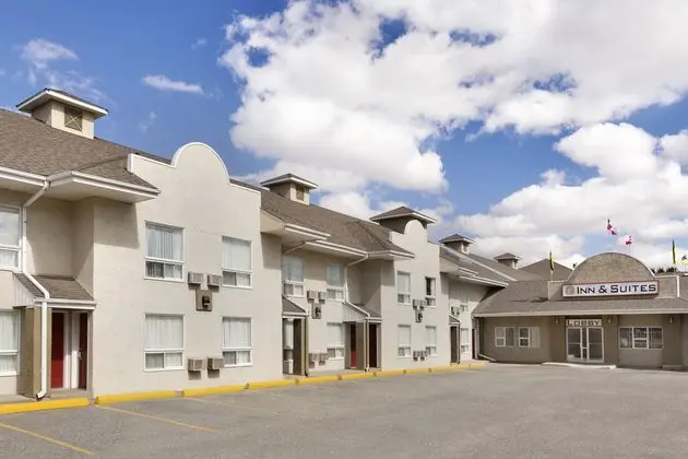 COLONIAL SQUARE INN & SUITES SASKATOON